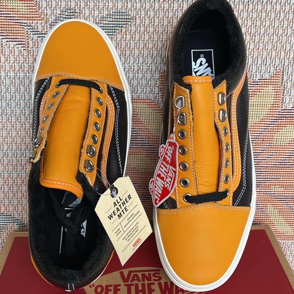 Vans Men’s Old Skool Mte (Mte) Apricot/Black
VN0A348F2NF
Sneakers All Weather - Picture 13 of 16